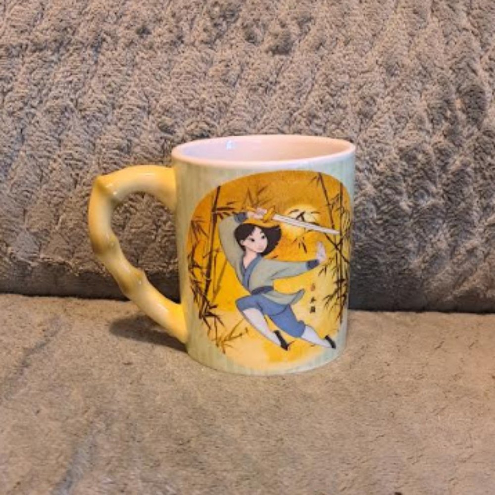 NEVER USED / RARE Disney Store MULAN Decorative Mug